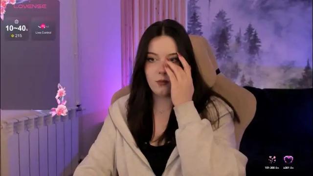 Image 10 of coralinekeyns Stream on Chaturbate on 1 month ago