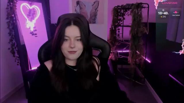 Image 10 of coralinekeyns Stream on Chaturbate on 1 month ago