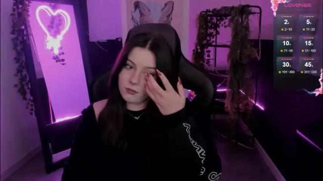 Image 11 of coralinekeyns Stream on Chaturbate on 1 month ago