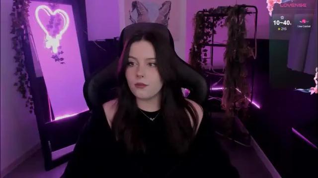 Image 7 of coralinekeyns Stream on Chaturbate on 1 month ago