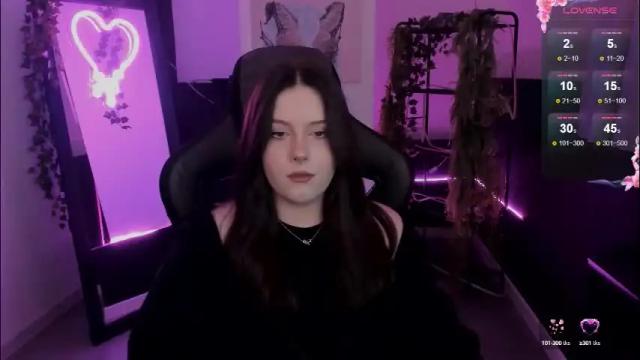 Image 8 of coralinekeyns Stream on Chaturbate on 1 month ago