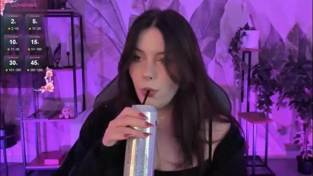 Image 12 of coralinekeyns Stream on Chaturbate on 1 month ago