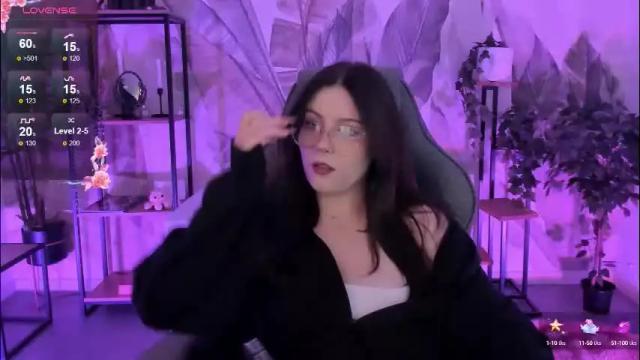 Image 10 of coralinekeyns Stream on Chaturbate on 1 month ago