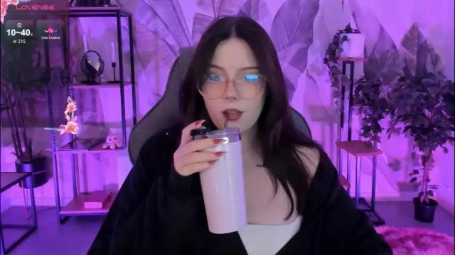 Image 11 of coralinekeyns Stream on Chaturbate on 1 month ago