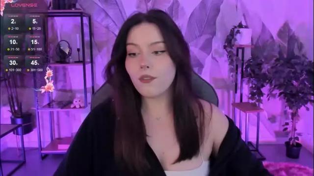 Image 3 of coralinekeyns Stream on Chaturbate on 1 month ago