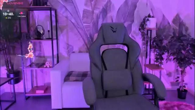 Image 6 of coralinekeyns Stream on Chaturbate on 1 month ago