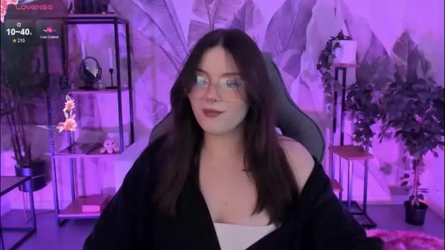 Image 8 of coralinekeyns Stream on Chaturbate on 1 month ago