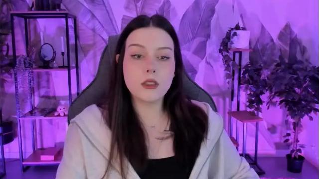 Image 2 of coralinekeyns Stream on Chaturbate on 28 days ago