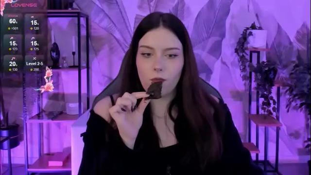 Image 6 of coralinekeyns Stream on Chaturbate on 4 days ago