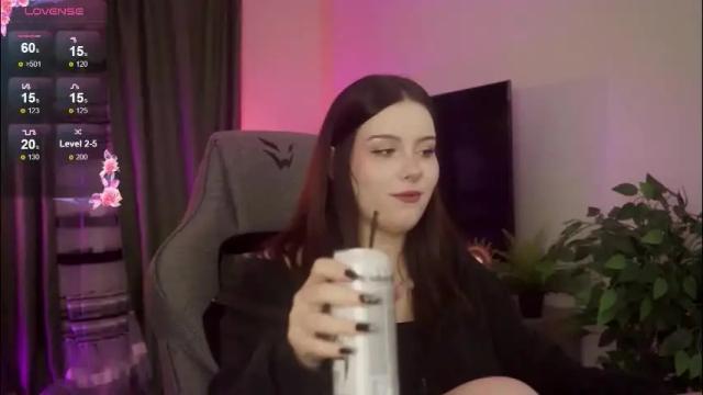 Image 3 of coralinekeyns Stream on Chaturbate on 17 hours ago