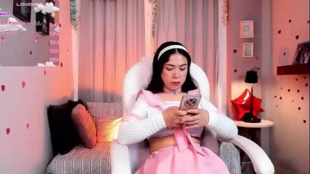 Image 3 of coralinericce_ Stream on Chaturbate on 13 days ago