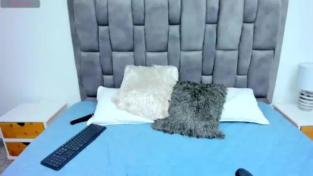Image 6 of corinapoarch Stream on Chaturbate on 17 months ago