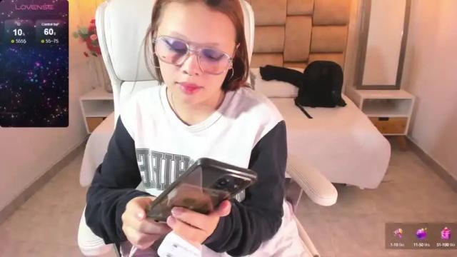 Image 12 of corinapoarch Stream on Chaturbate on 14 months ago