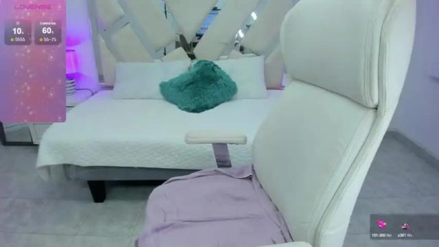 Image 2 of corinapoarch Stream on Chaturbate on 14 months ago