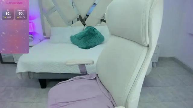 Image 8 of corinapoarch Stream on Chaturbate on 14 months ago