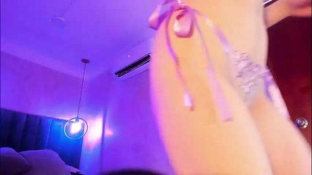 Image 7 of corinnemeyer Stream on Chaturbate on 1 month ago