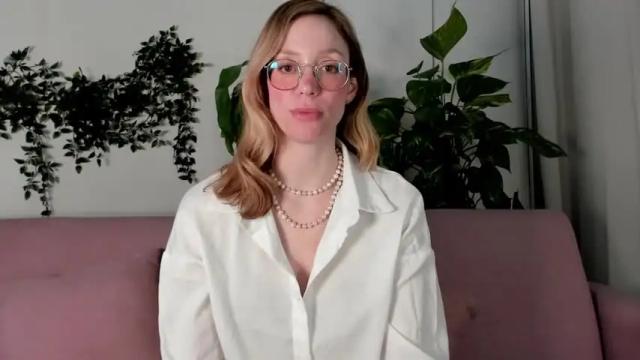 Image 3 of cosette_x Stream on Chaturbate on 14 months ago