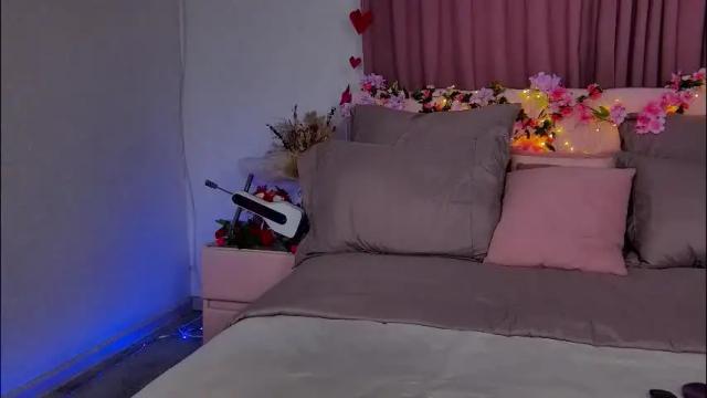 Image 4 of cosmic_sia Stream on Chaturbate on 13 hours ago