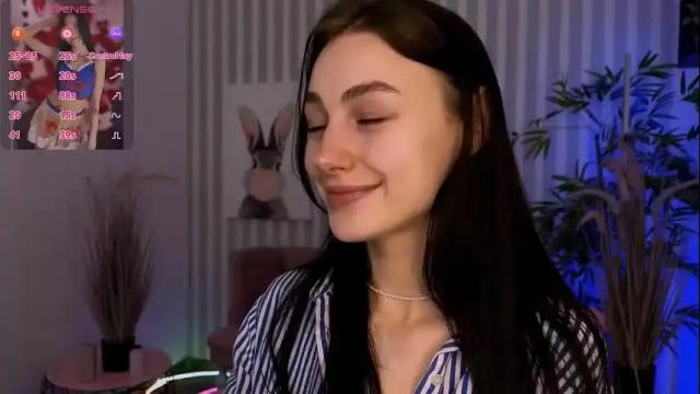 Image 2 of cosmicfaye Stream on Chaturbate on 1 month ago