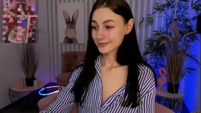 Image 4 of cosmicfaye Stream on Chaturbate on 1 month ago
