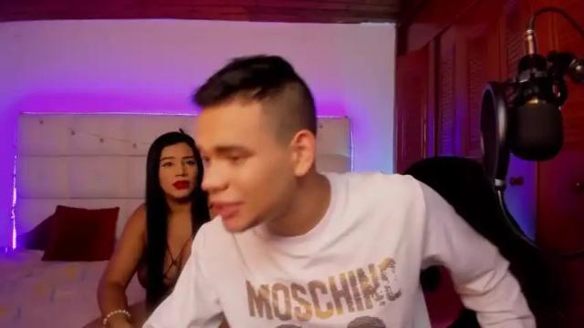 Image 3 of cosmoandwandaxx Stream on Chaturbate on 17 months ago