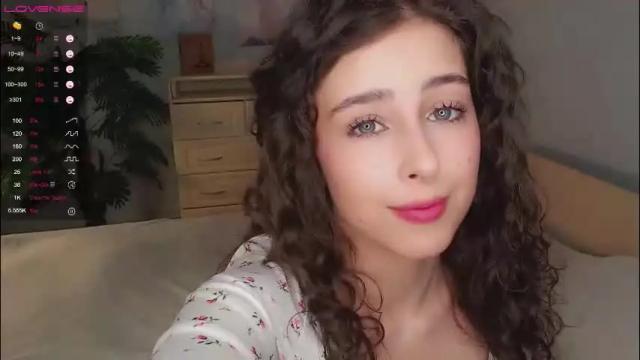 Image 4 of cosmos_baby Stream on Chaturbate on 2 months ago