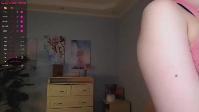 Image 2 of cosmos_baby Stream on Chaturbate on 2 months ago