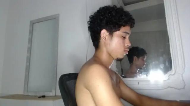 Image 2 of couple_curly Stream on Chaturbate on 14 months ago