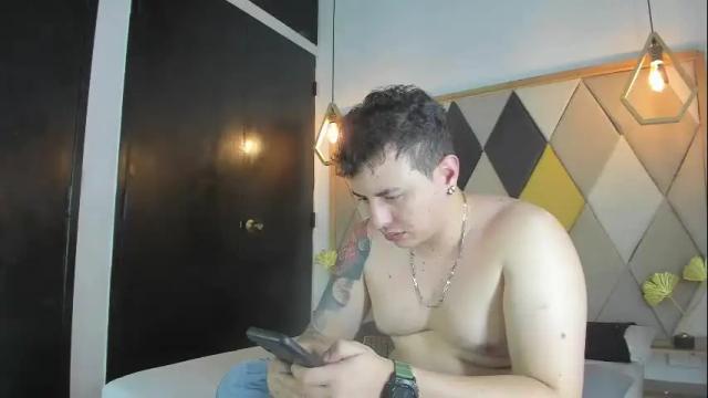 Image 2 of coupleehorny Stream on Chaturbate on 1 month ago