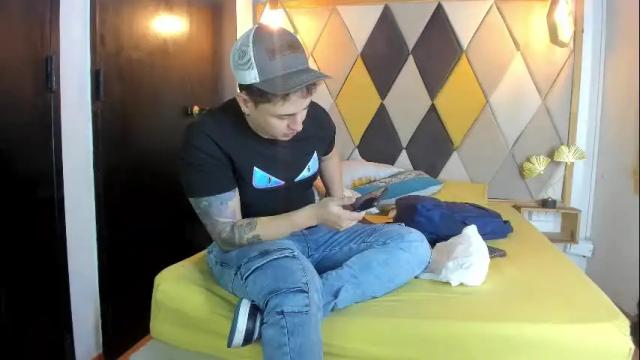 Image 4 of coupleehorny Stream on Chaturbate on 1 month ago