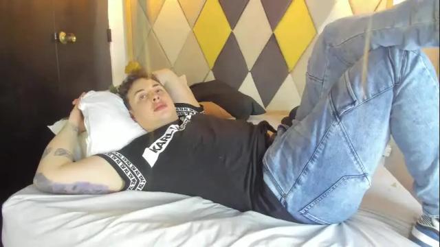 Image 2 of coupleehorny Stream on Chaturbate on 14 days ago