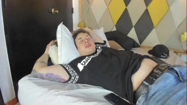 Image 4 of coupleehorny Stream on Chaturbate on 14 days ago