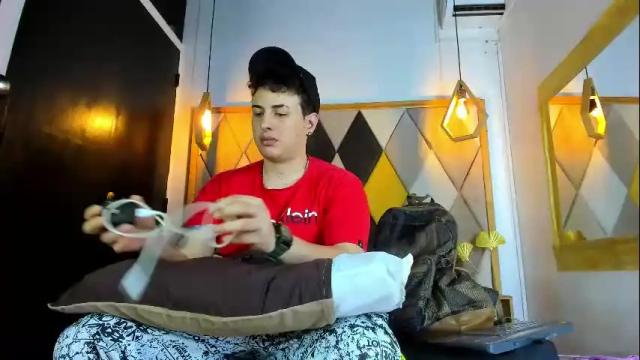 Image 2 of coupleehorny Stream on Chaturbate on 11 days ago
