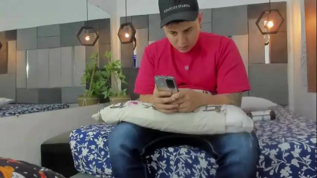 Image 11 of coupleehorny Stream on Chaturbate on 1 month ago