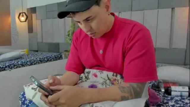 Image 6 of coupleehorny Stream on Chaturbate on 1 month ago
