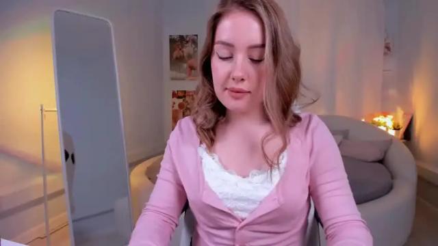 Image 4 of courtney_moore Stream on Chaturbate on 14 months ago
