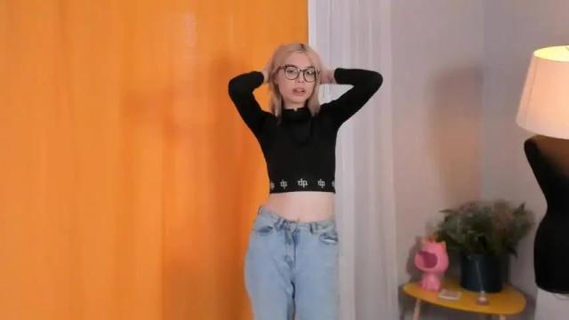 Image 11 of courtneylauren Stream on Chaturbate on 17 months ago