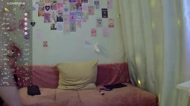 Image 4 of courtneyshyyy Stream on Chaturbate on 14 months ago