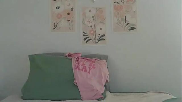 Image 11 of courtscutekitty Stream on Chaturbate on 4 months ago