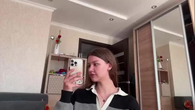 Image 4 of coyness_geneva Stream on Chaturbate on 1 month ago