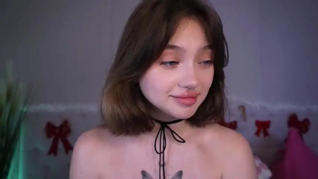 Image 3 of cozybello Stream on Chaturbate on 17 months ago