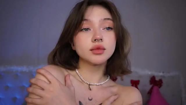 Image 4 of cozybello Stream on Chaturbate on 17 months ago
