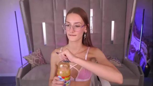Image 3 of cozymell Stream on Chaturbate on 19 days ago