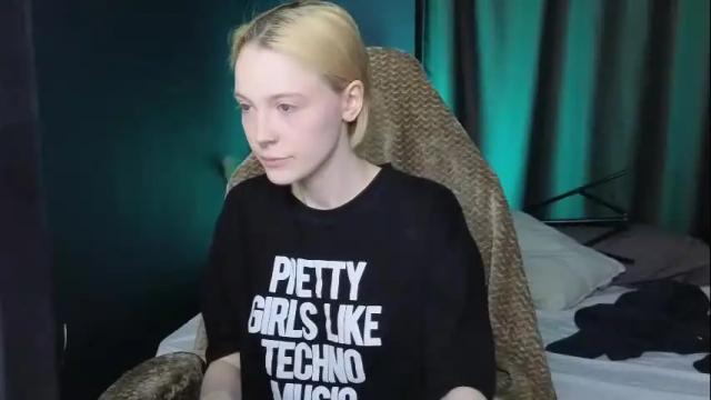 Image 2 of crackling_tati Stream on Chaturbate on 1 month ago