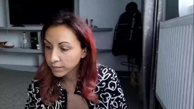 Image 10 of crazybrenda89 Stream on Chaturbate on 18 days ago