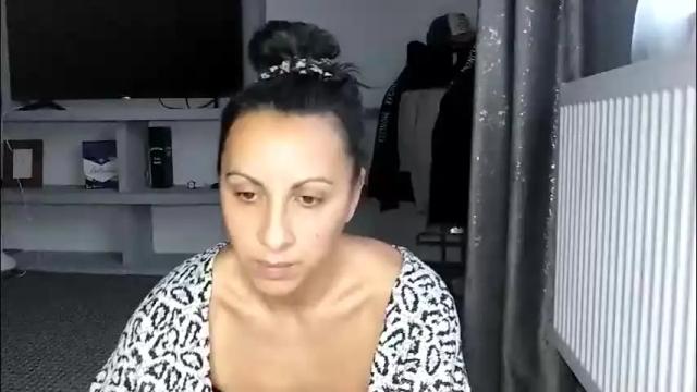 Image 11 of crazybrenda89 Stream on Chaturbate on 22 days ago