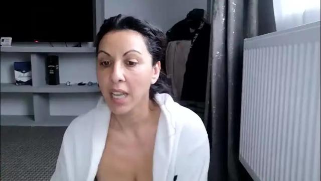 Image 8 of crazybrenda89 Stream on Chaturbate on 13 days ago