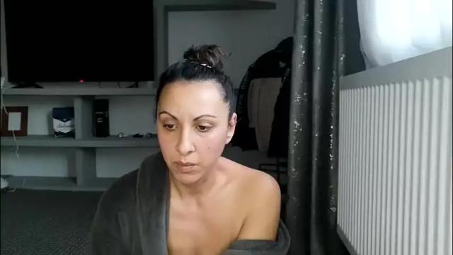 Image 11 of crazybrenda89 Stream on Chaturbate on 2 days ago