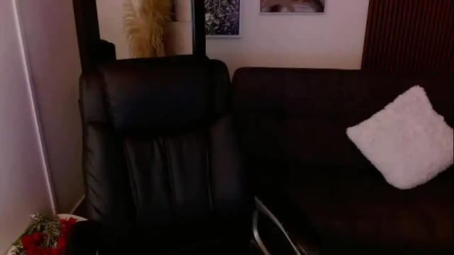 Image 7 of crimson_tati Stream on Chaturbate on 2 months ago