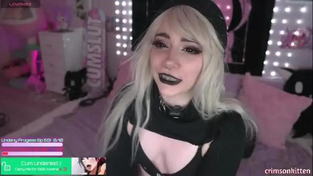 Image 4 of crimsonkitten Stream on Chaturbate on 1 month ago